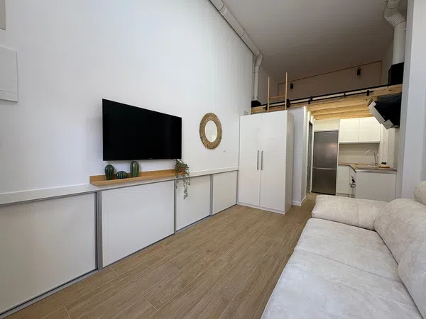 Estudio en calle Eneas, 115