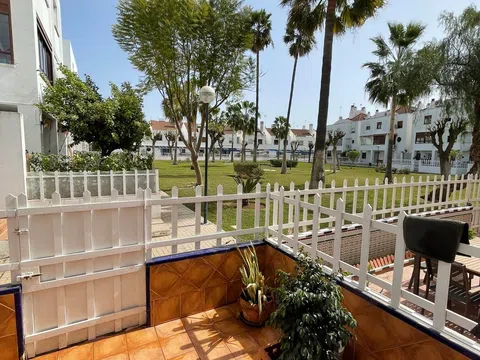 Chalet adosado en calle Mayas, 3