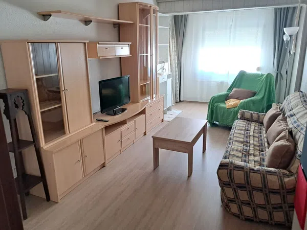 Piso en Reyes Católicos - Foto 1