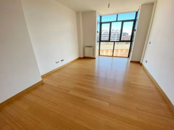 Piso en avenida de Camilo José Cela, 7
