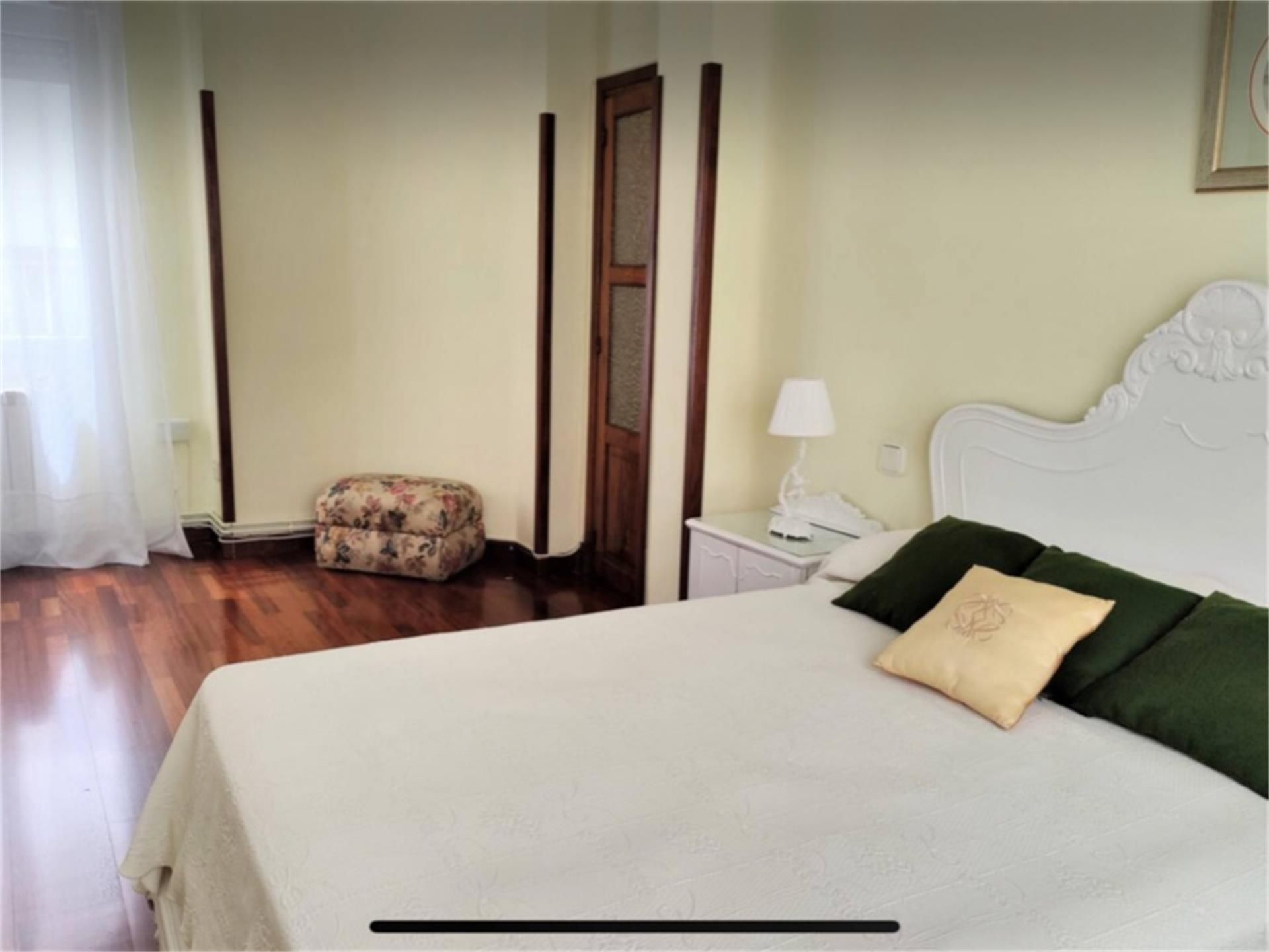 Piso en  Calle Rúalasal 17 - Foto 8