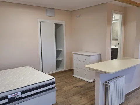 Estudio en calle Azafrán, 60