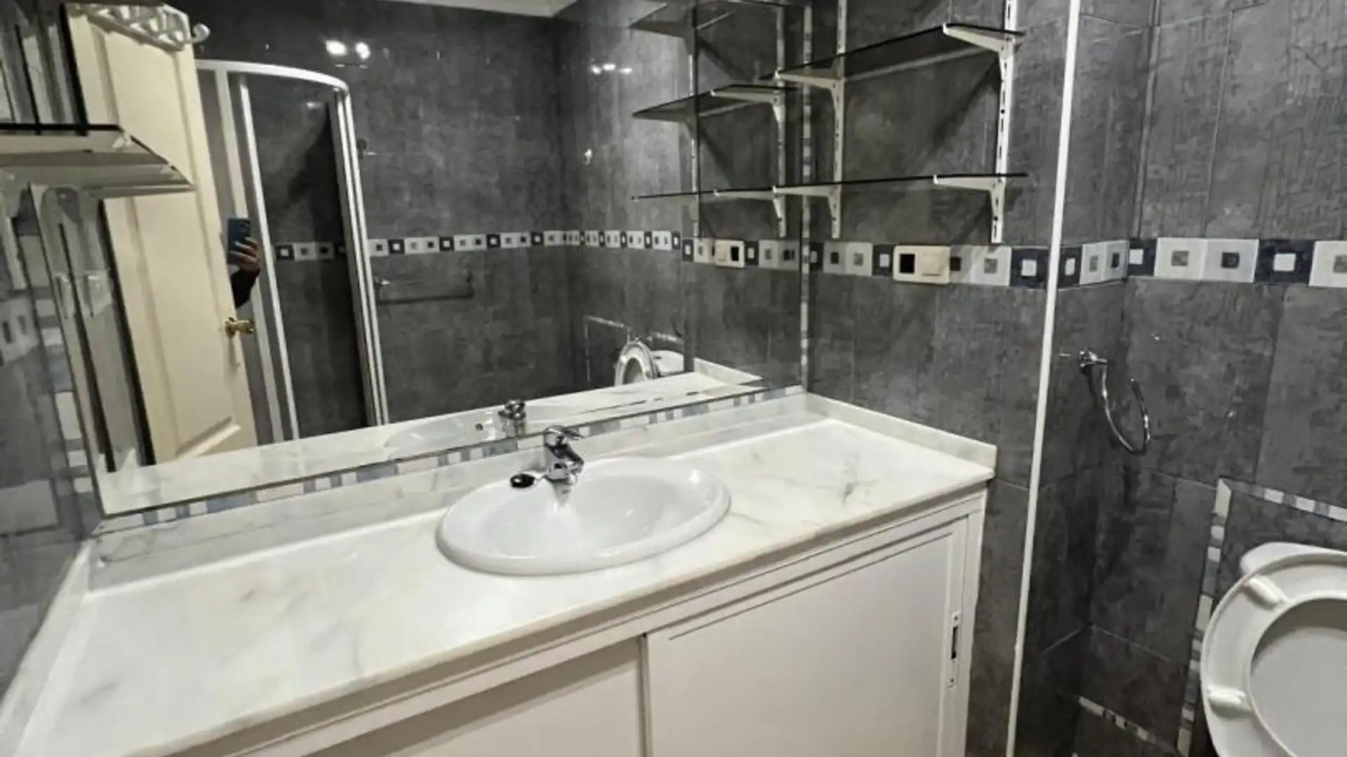 Piso en  Avenida de los Lirios Local - Foto 1