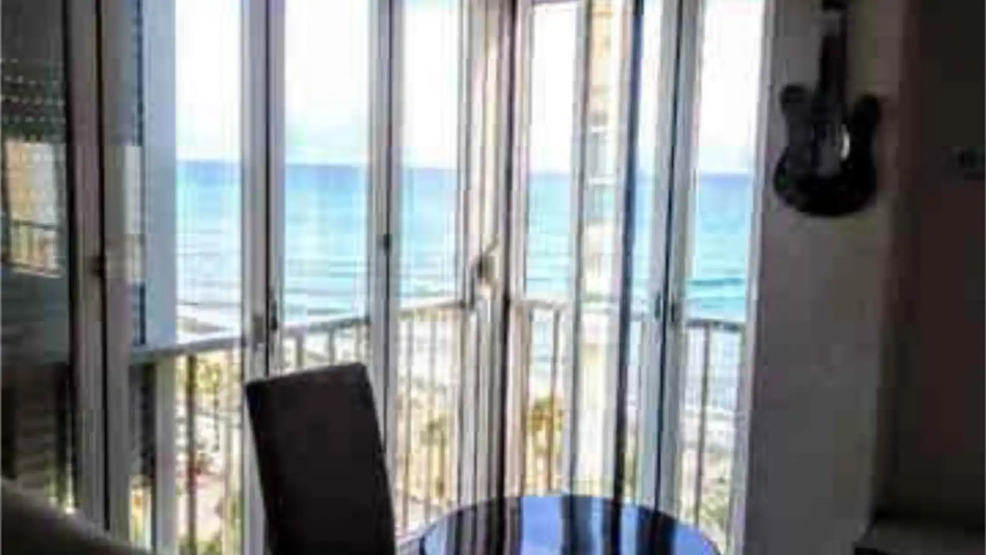 Piso en primera línea de playa - Foto 1