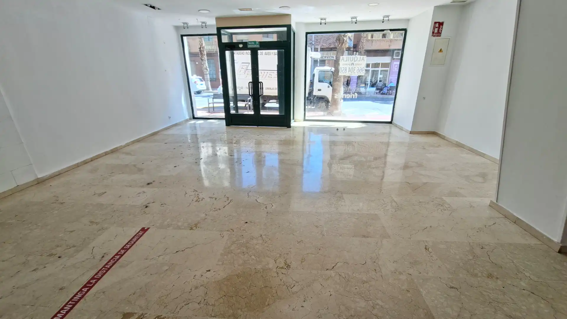 Local comercial en  Avinguda Ancha de Castelar 550 - Foto 3
