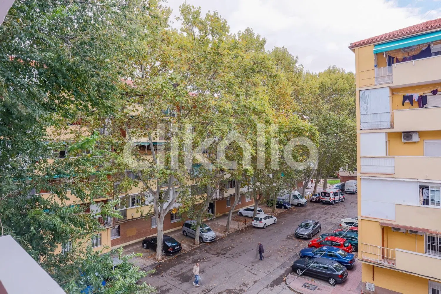 Piso en avenida Reyes Católicos - Foto 17