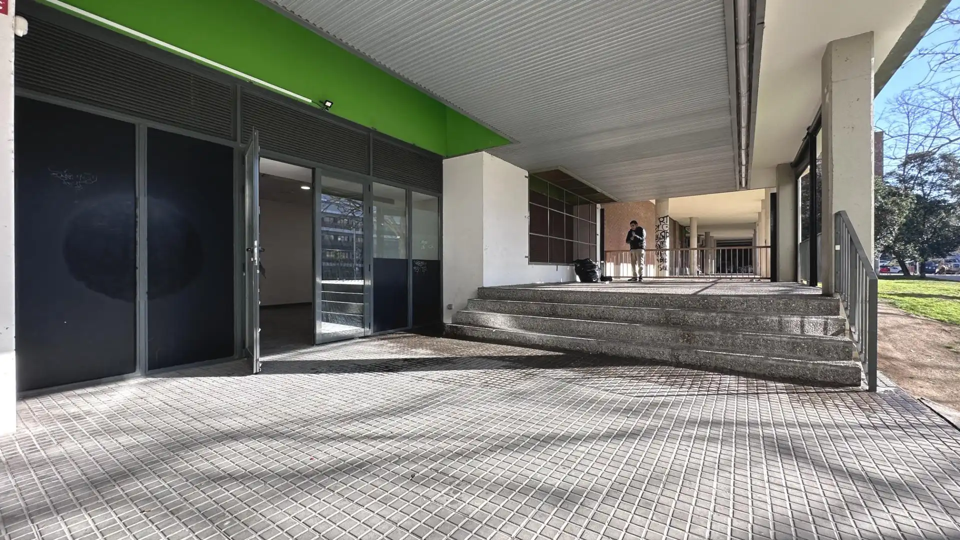 Local comercial en Terrassa - Foto 3