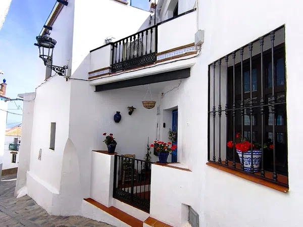Casa de pueblo en Comares - Foto 1