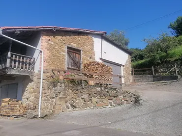 Casa adosada en  Calle Covadonga 1 - Foto 1