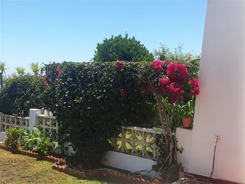 Chalet pareado en avenida de la Axarquía, 14
