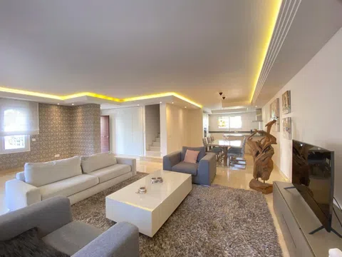 Chalet adosado en calle Salvador Daí, 106