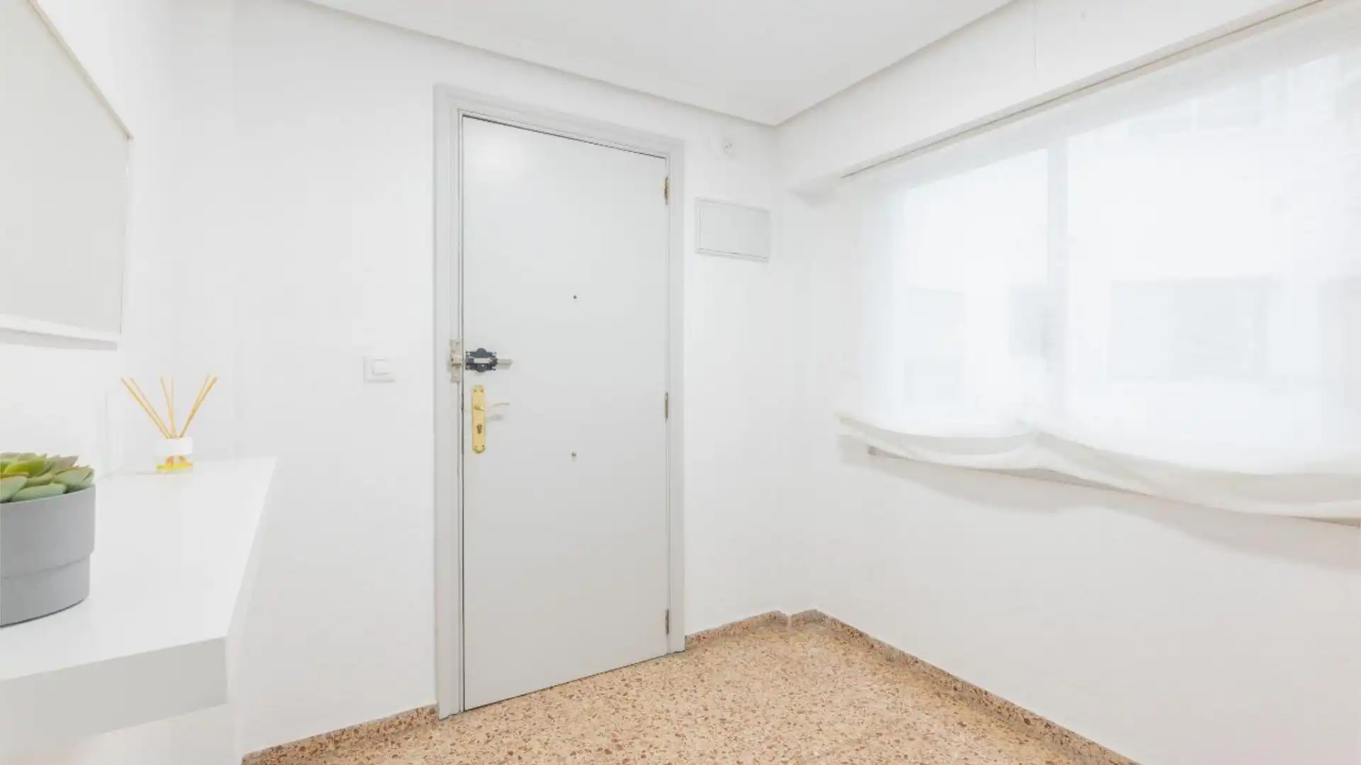 Piso en  Carrer de Yecla 19 - Foto 2