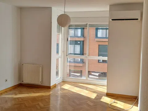 Piso en avenida de los Prunos, 11