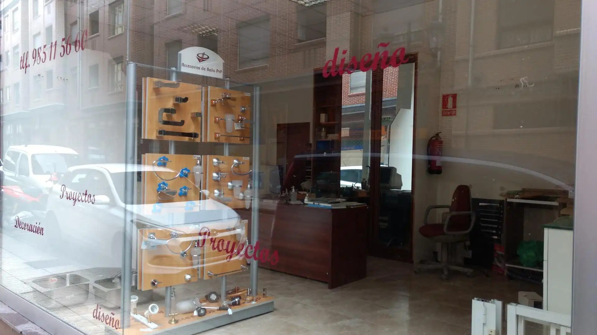 Local comercial en Oviedo - Foto 4