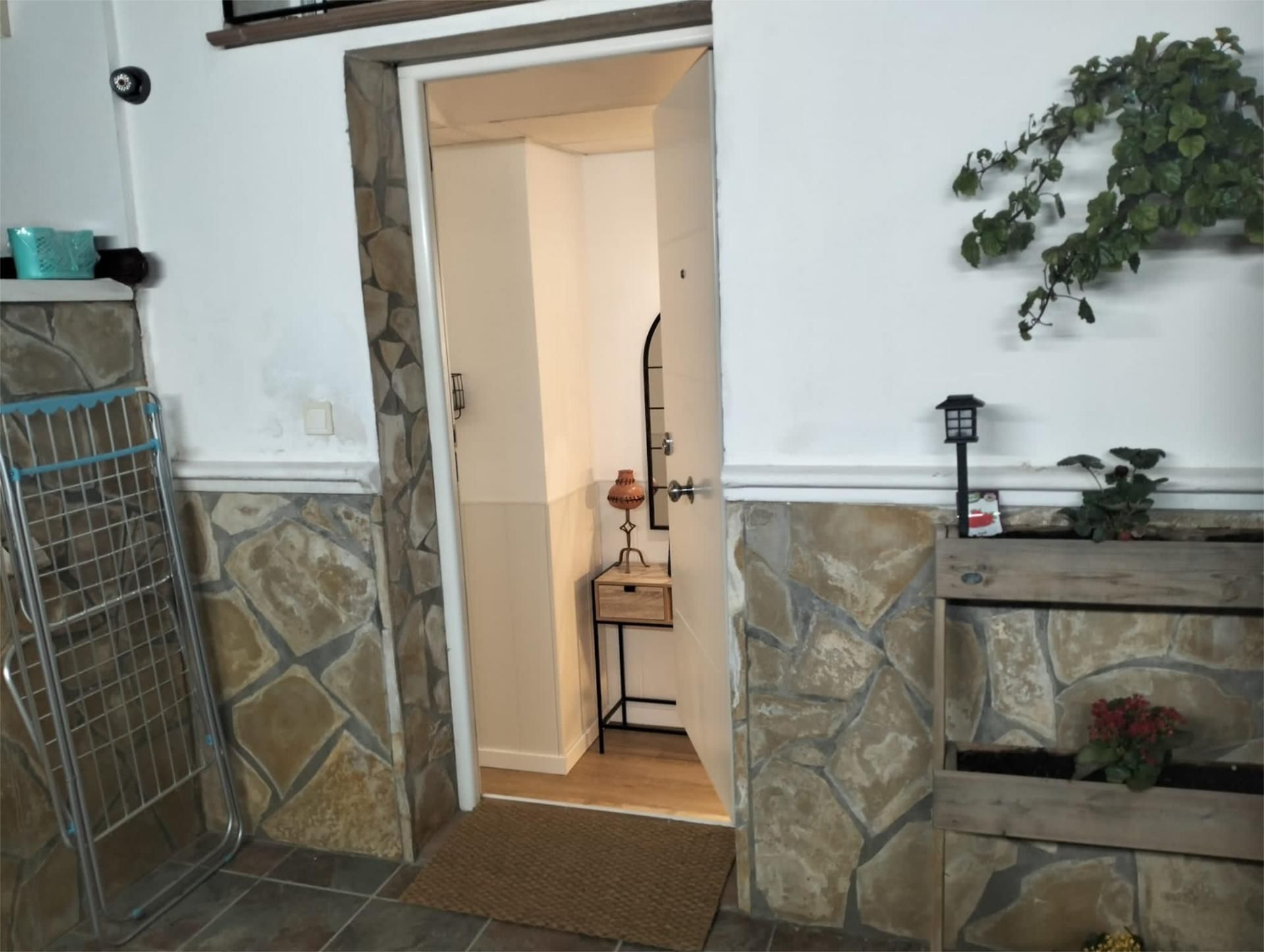 Planta baja en  Calle Ronda Carlota 7 - Foto 2