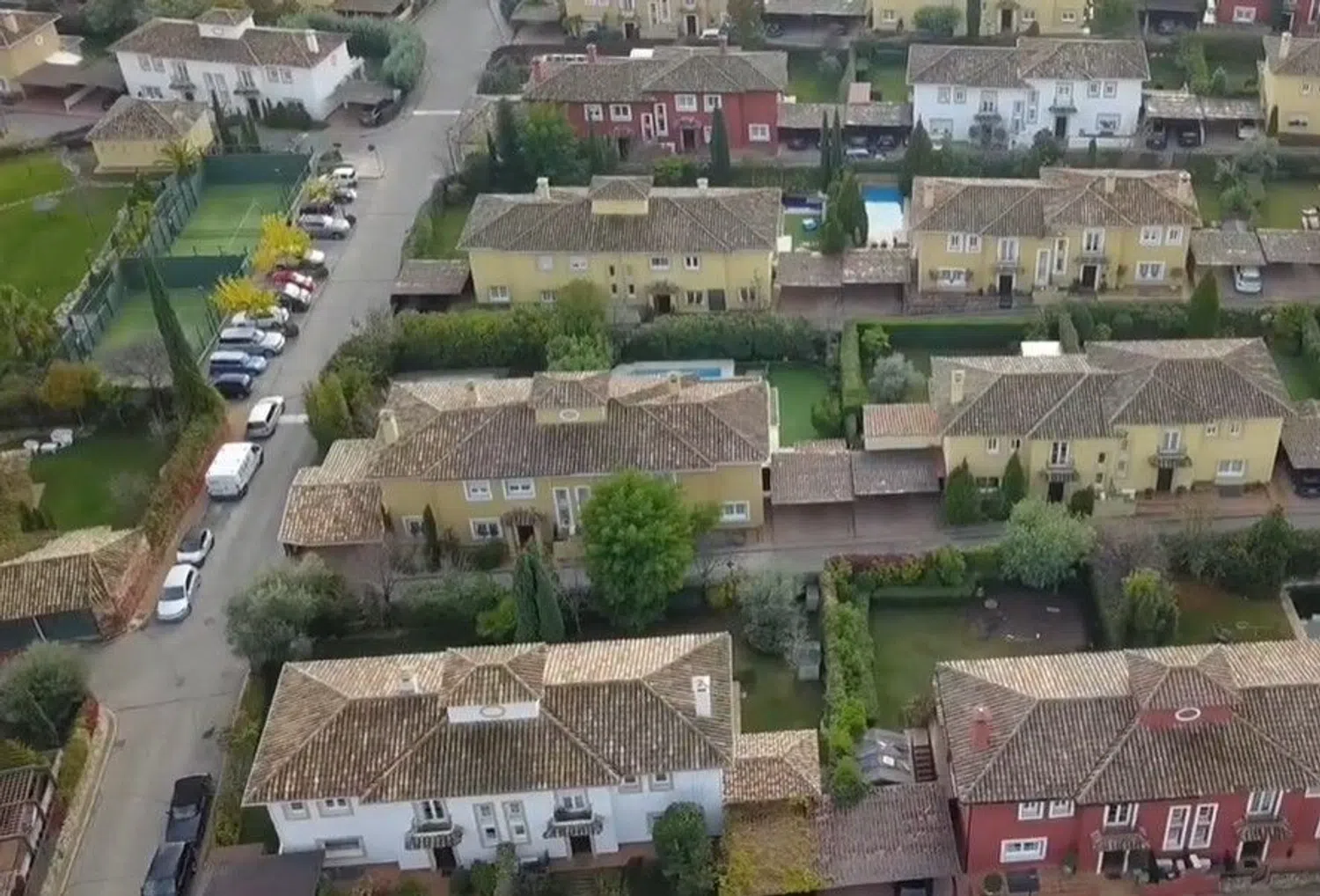 Chalet pareado en Encinar de los Reyes - Foto 2