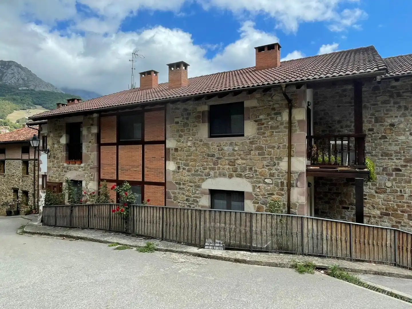 Chalet en  Barrio Redo 6 - Foto 2