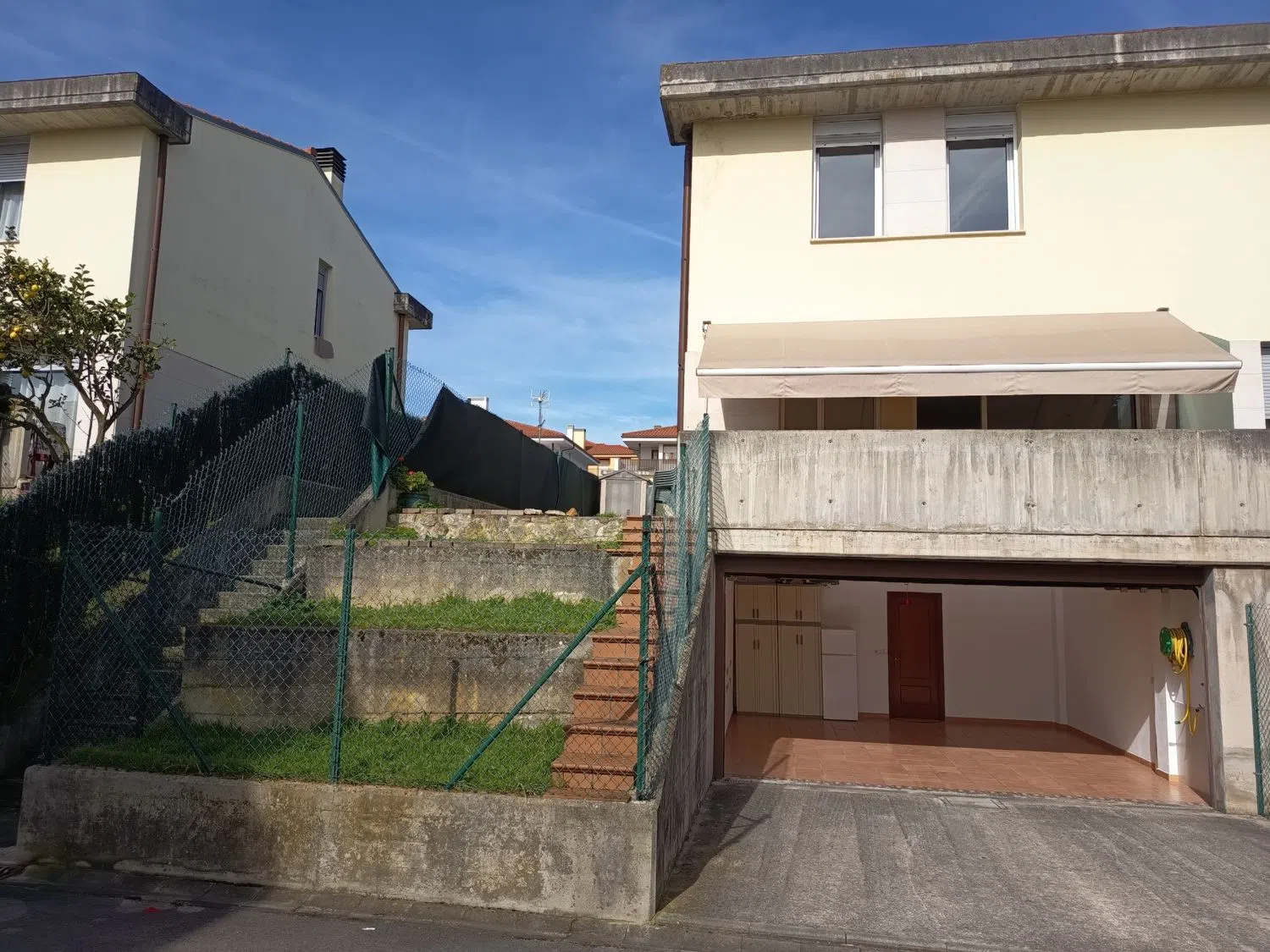 Chalet pareado en calle Luis Buñuel, 107