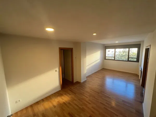 Piso en calle del Monasterio de Caaveiro, 16