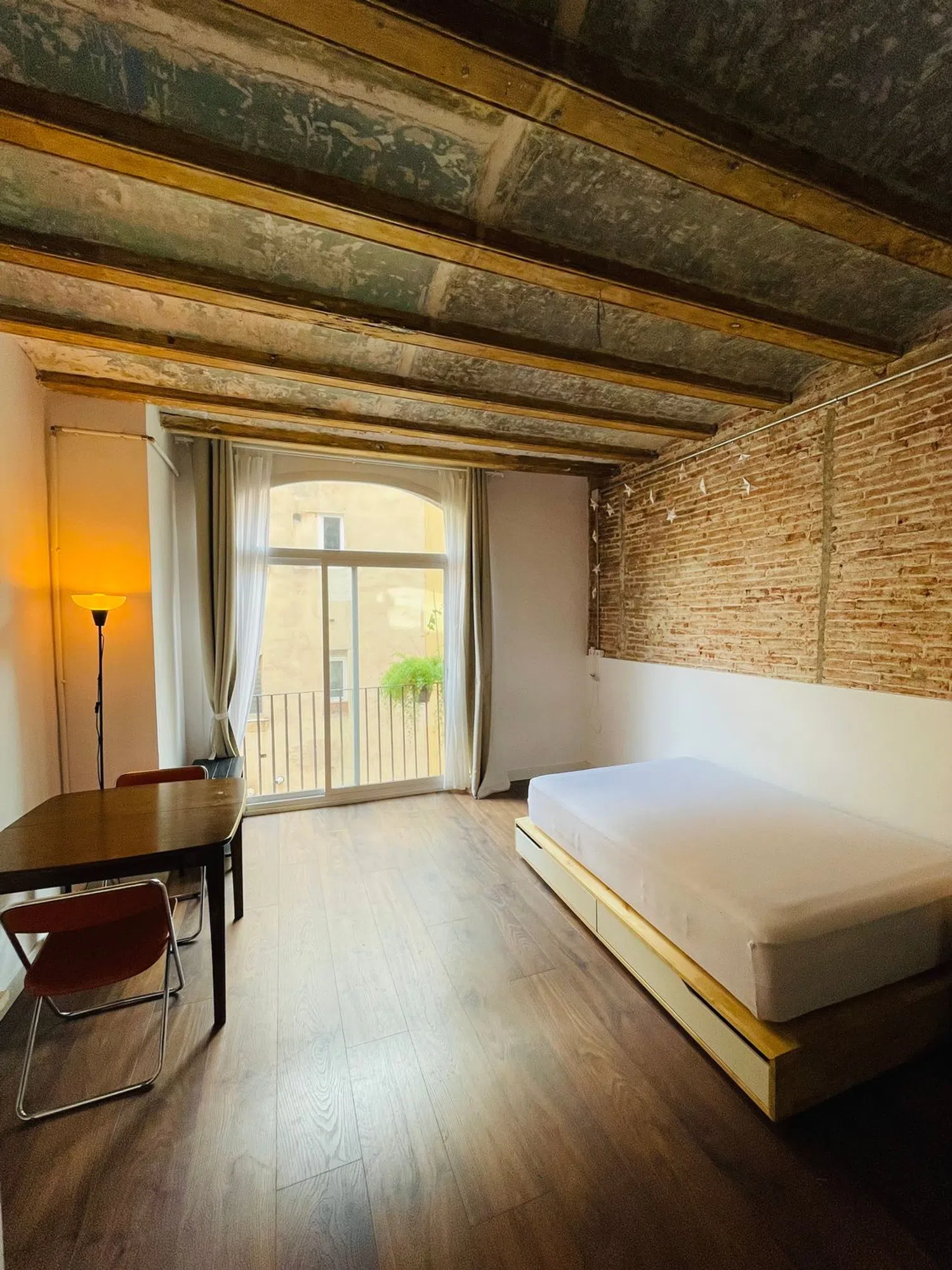 Estudio en calle de Valldonzella, 37 - Foto 1