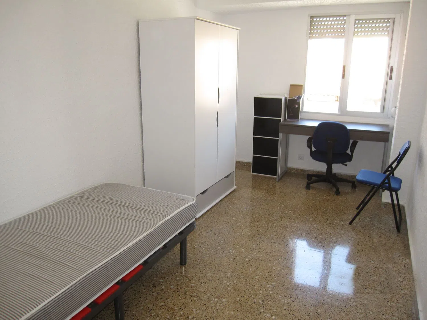 Piso en calle d'Enric Navarro, 30 - Foto 4