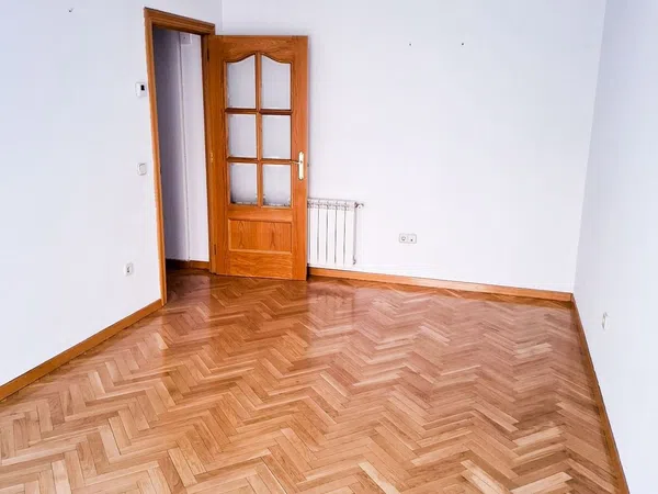 Piso en calle de Molina, 25