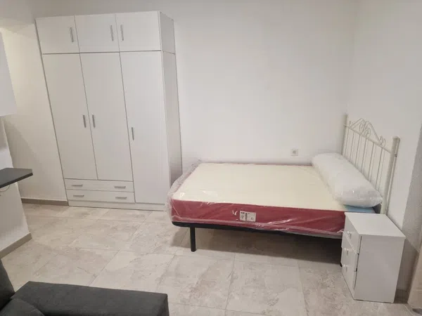 Estudio en calle Feria, 54