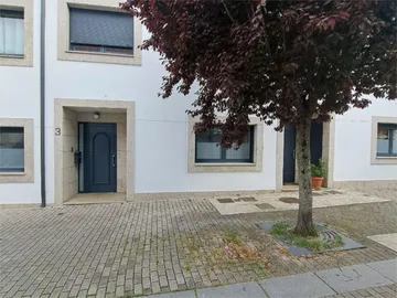 Casa adosada en  Rúa de Isidoro Millán González-Pardo 3 - Foto 1