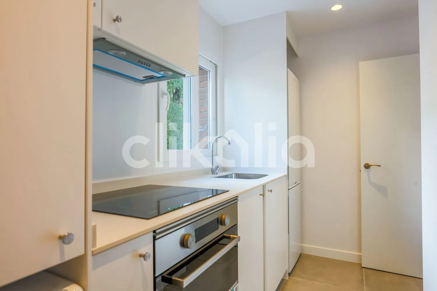 Piso en avenida Reyes Católicos - Foto 6