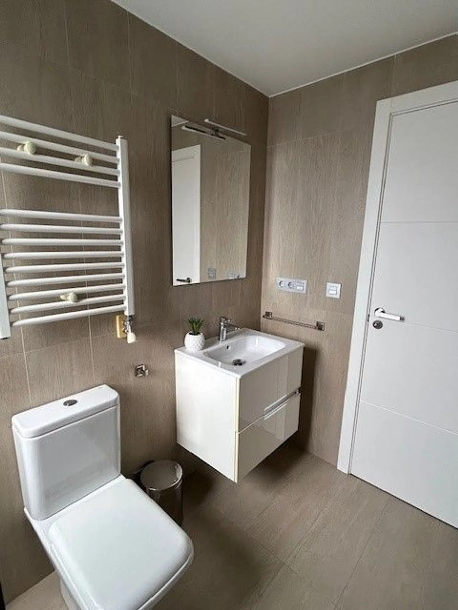 Piso en avenida de la Ilustración, 101 - Foto 15