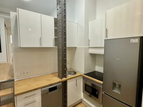 Piso en calle de Benito Gutiérrez, 16