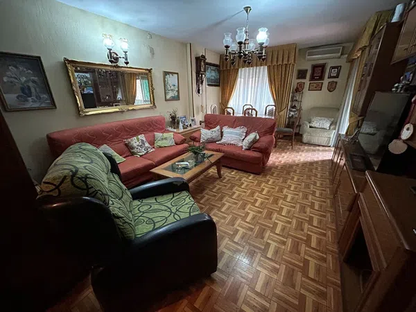 Piso en paseo de la Reina Cristina, 19