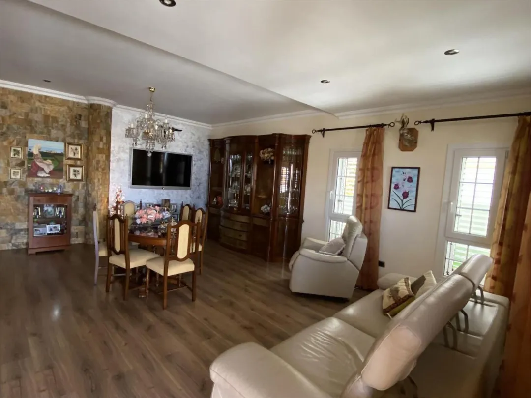 Chalet en  Avenida de la Democracia 39 - Foto 17