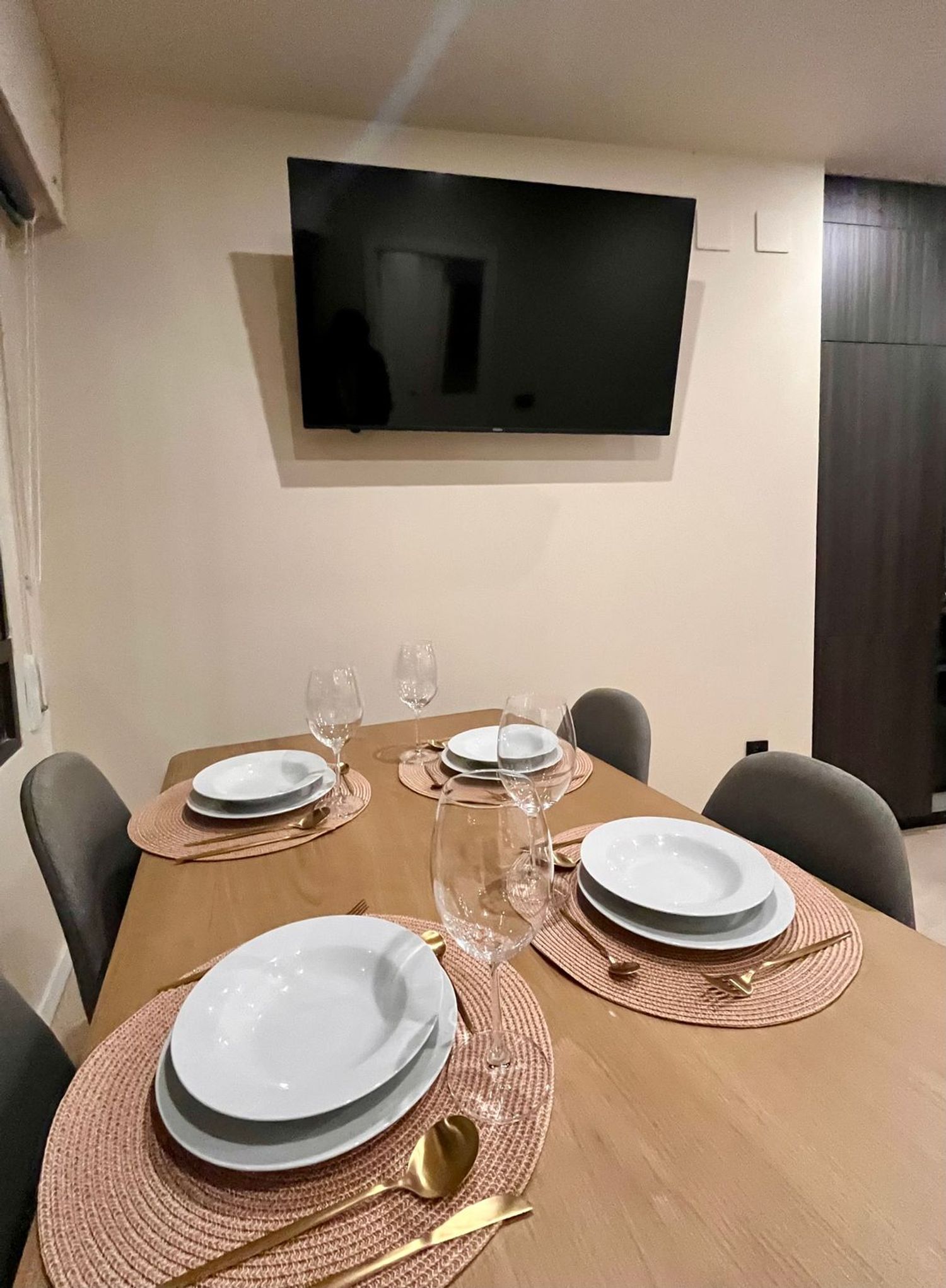 Estudio en calle San Vicente, 8 - Foto 3