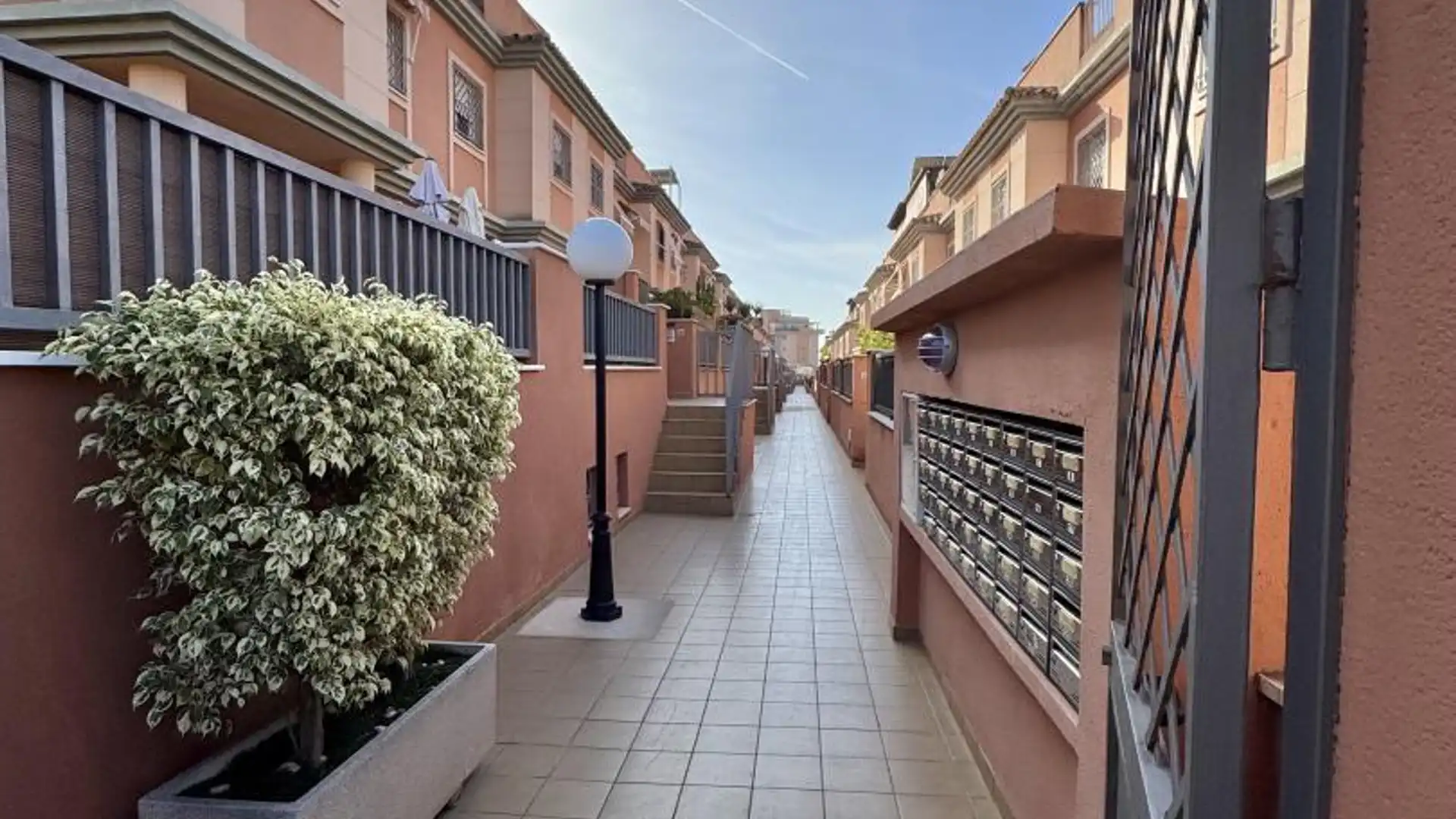 Casa adosada en  Calle Pepa Flores Marisol 30 - Foto 21