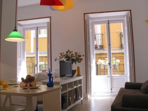 Estudio en calle del Meson de Paños, 5