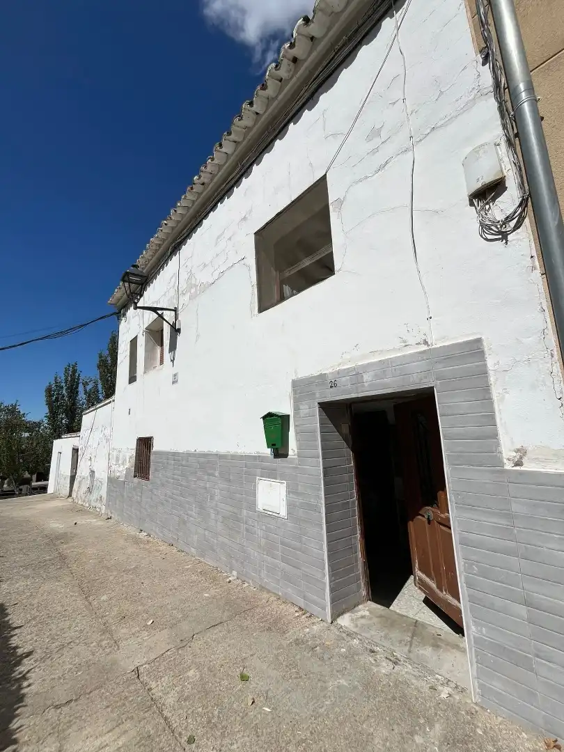 Casa adosada en  Calle Barrio Bajo 22 - Foto 2