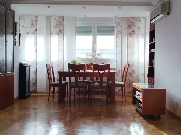 Piso en calle de Camarena, 106