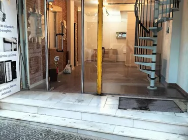 Local comercial en  Carrer de Lluís Castells 15 - Foto 1