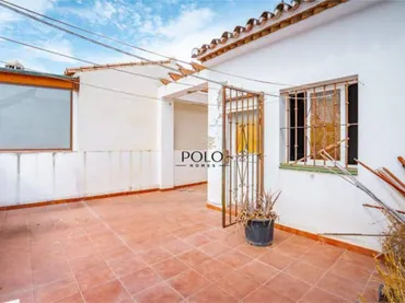 Casa adosada en semicentro - Foto 1