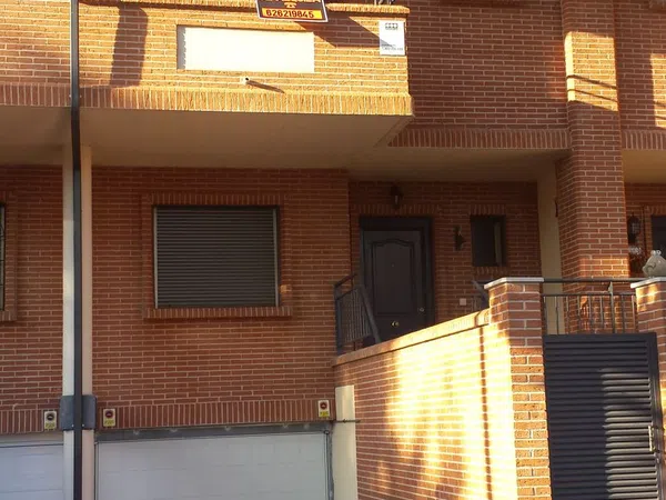 Chalet adosado en calle rosa chacel, 18