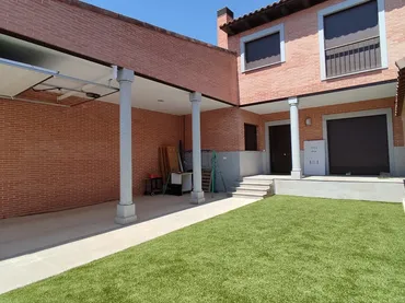 Chalet en  Calle Carmen Conde 6 - Foto 2