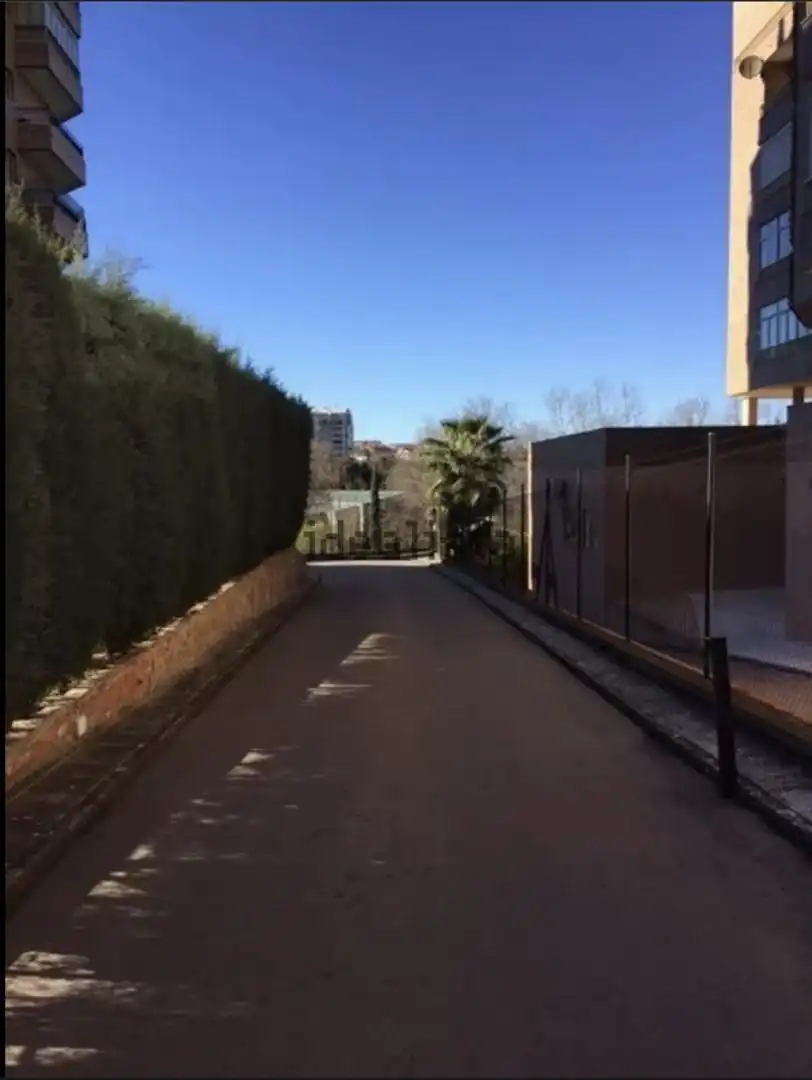 Garaje en  Avenida Rodríguez de Ledesma 8 - Foto 2