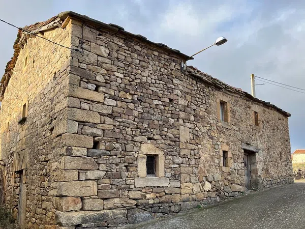 Casa de pueblo en Calle Del Río, 1 y 2 - Foto 1