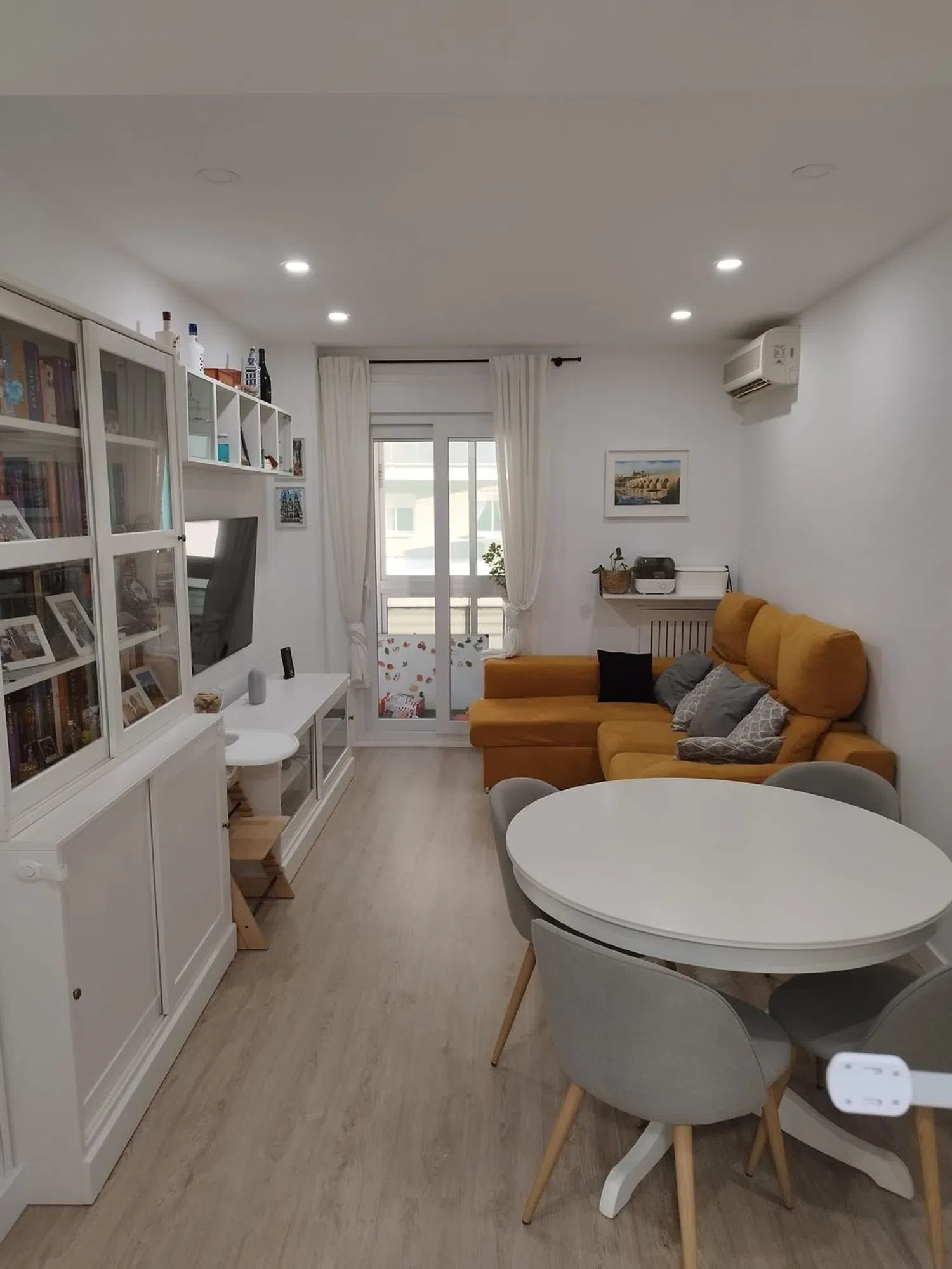 Piso en calle de Esteban Mora, 28