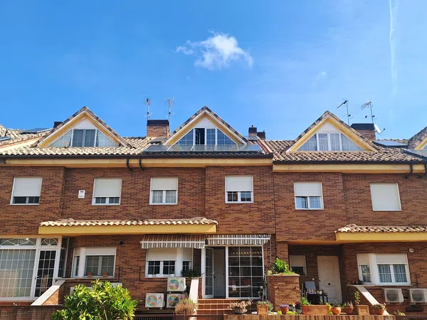 Chalet adosado en Calle de Homero, 33 - Foto 1