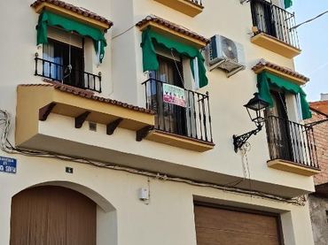 Casa adosada en  Travesia Reina Sofia Baja 6 - Foto 2