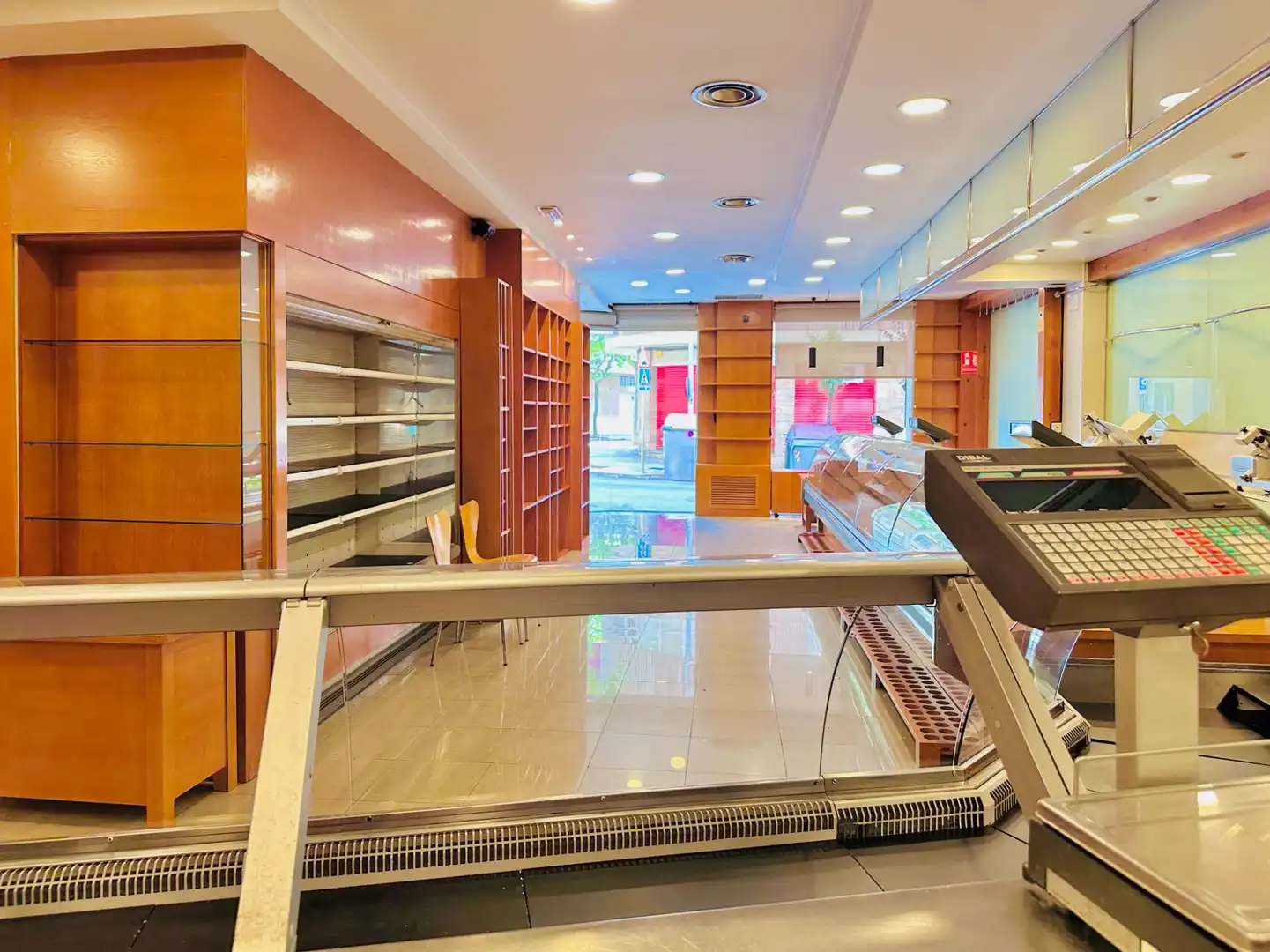 Local comercial en  Carrer PRAT DE LA RIBA,DE - Foto 4