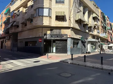 Local comercial en  Calle de la Cruz del Sur 31 - Foto 1