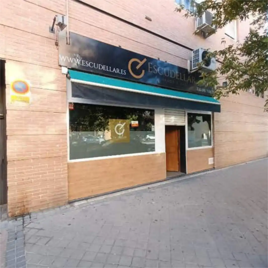 Local comercial en Las Rosas - Foto 2